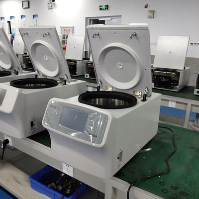 Высокоскоростная рефрижераторная центрифуга с максимальной скоростью 17500 об/мин, RCF 29302xg и вместимостью 4x100 мл