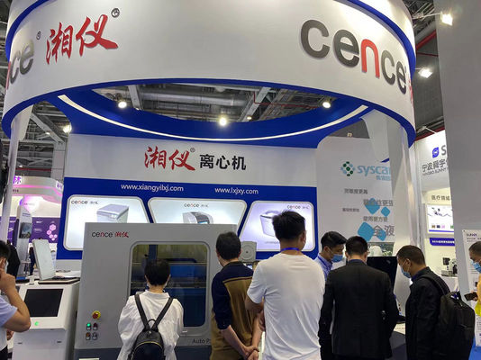 Высокоскоростная охлаждаемая центрифуга 25000 об/мин с RCF 50560xg и вместимостью 6x100 мл для лабораторного использования