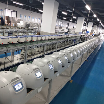 Центрифуга CENCE Xiangyi 4000 оборотов в минуту с 8 x 15 мл емкостью и сенсорным экраном